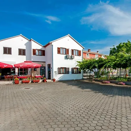 Ladonja Bed & Breakfast