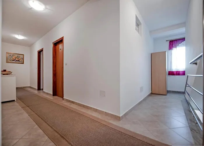 Ladonja Bed and breakfast 3*