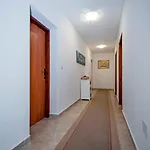 Ladonja Oda ve Kahvaltı 3*