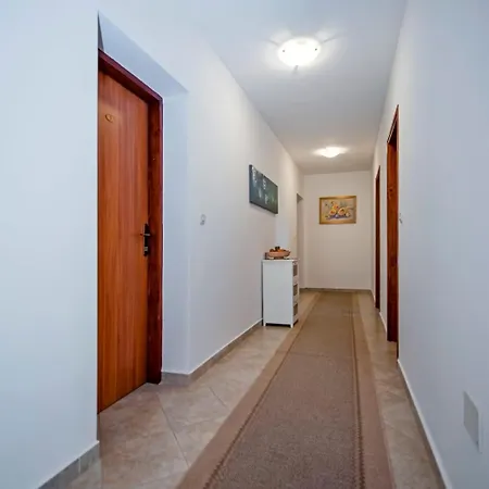 Ladonja Bed and breakfast 3*
