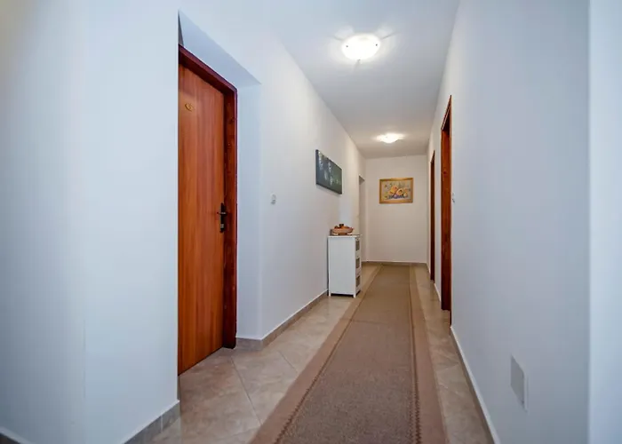 Ladonja Bed & Breakfast 3*