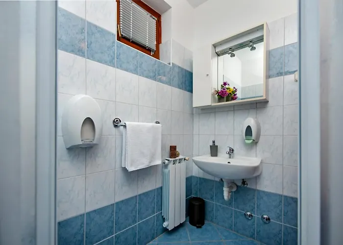 Ladonja Bed & Breakfast 3*